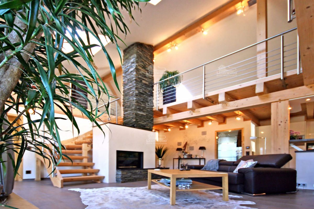 Haus Alaska - Ein Wohnzimmer mit Möbeln und einem Kamin - Holzhaus