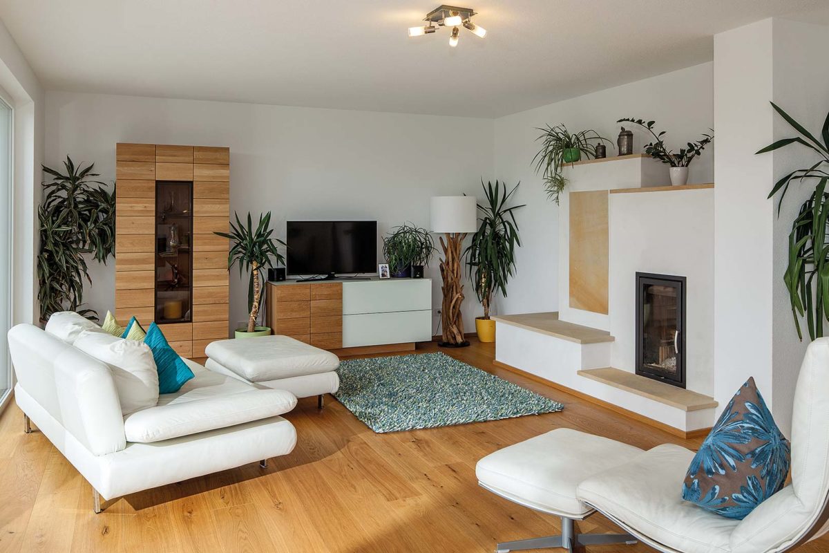 Haus Isermann - Ein Wohnzimmer mit Möbeln und einem Flachbildfernseher - Haus