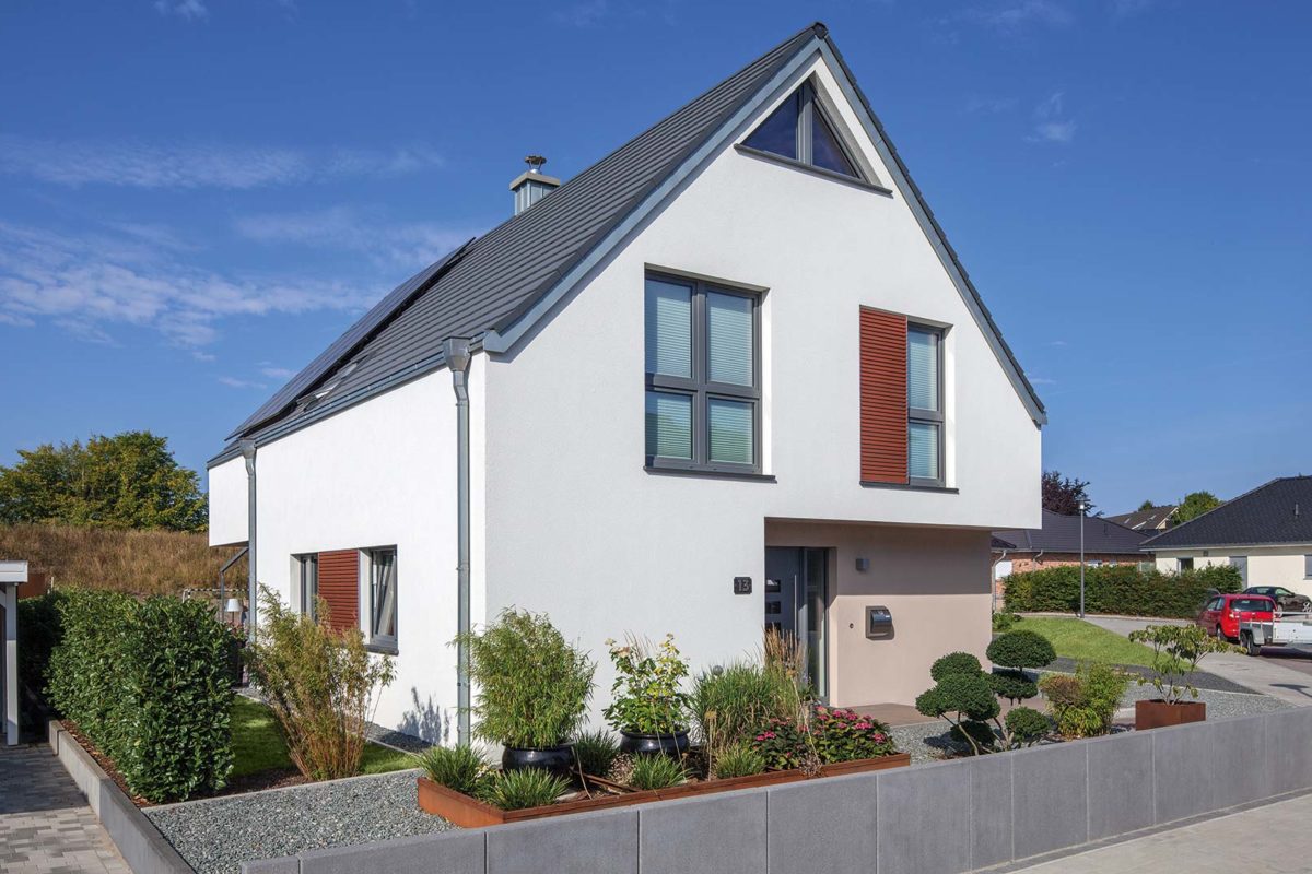 Haus Otten - Ein Haus mit Bäumen im Hintergrund - Haus