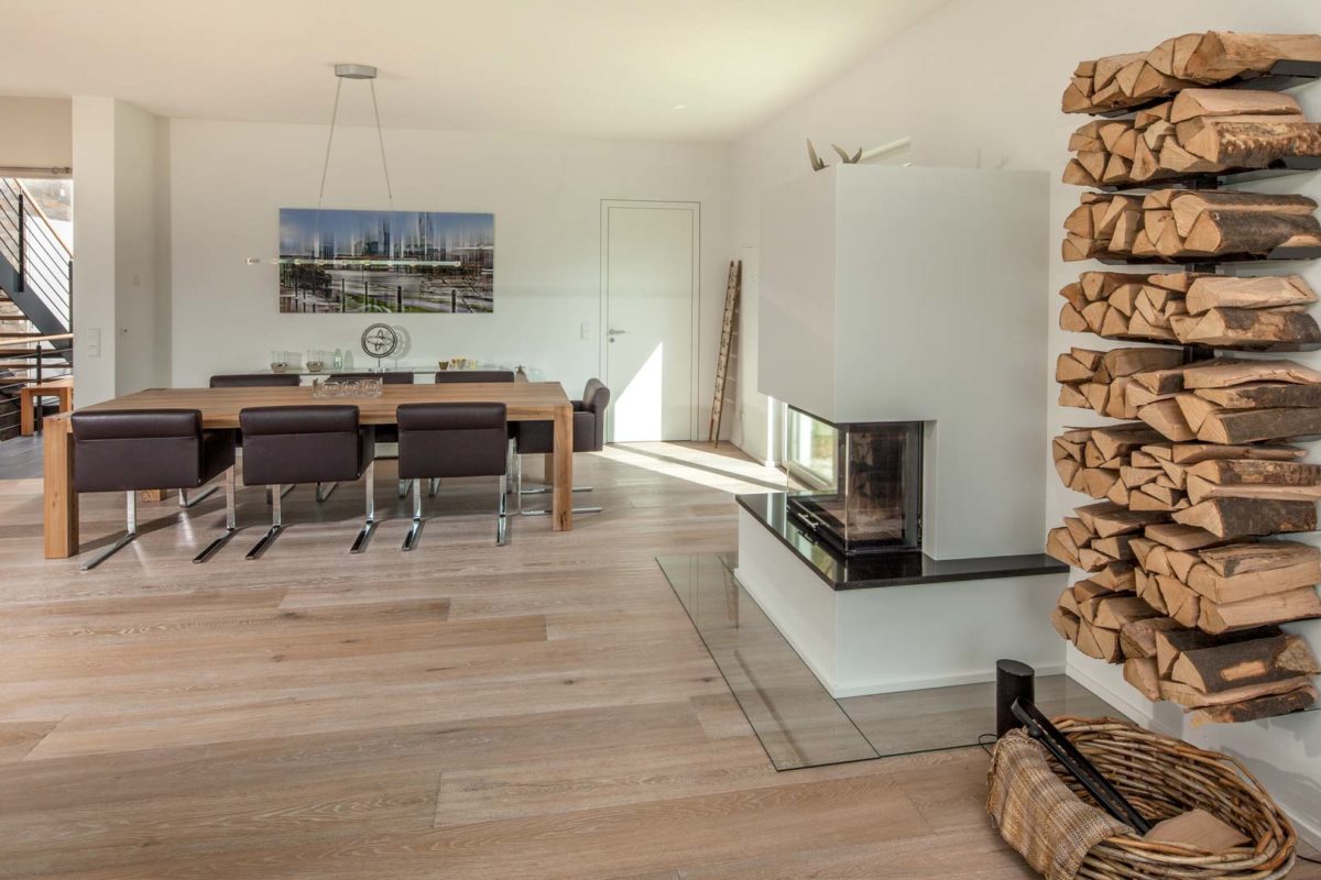 Haus Schönborn - Ein Wohnzimmer mit Möbeln und einem Kamin - Haus
