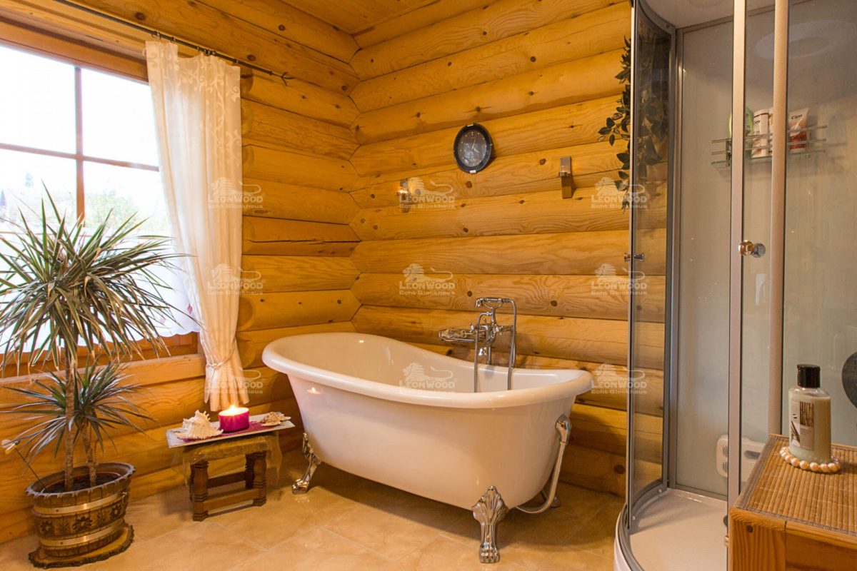 Haus Elch - Ein zimmer mit waschbecken und fenster - Blockhaus