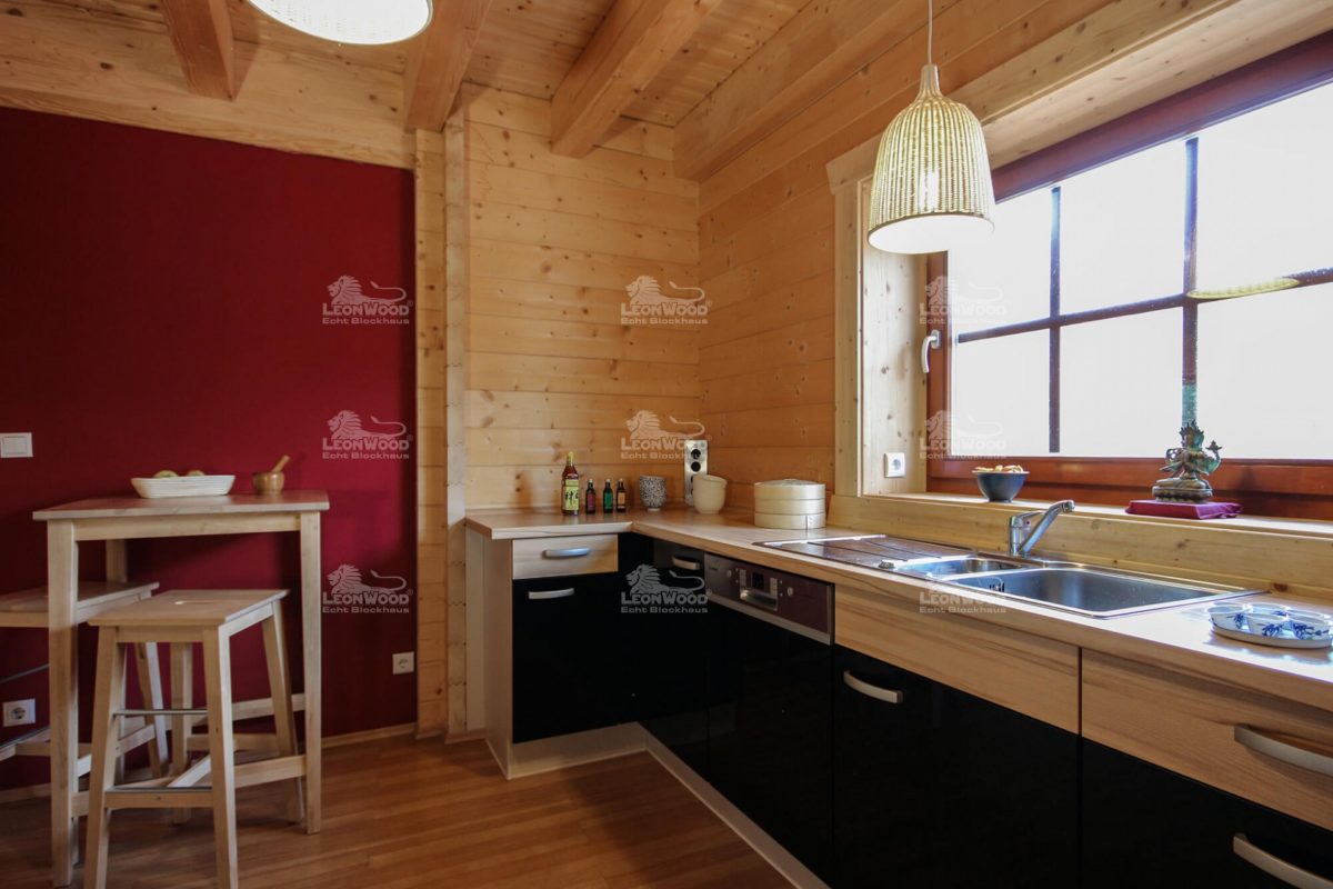 Haus Ontario - Eine Küche mit einer Insel mitten in einem Raum - Holzhaus