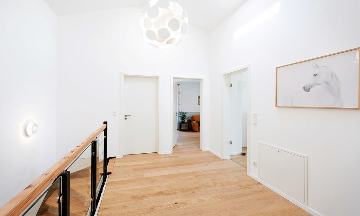 Musterhaus Stuttgart - Ein Zimmer mit Holzboden - New York