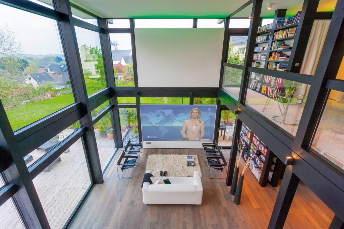 HUF Haus Modum 7 - Ein Fernseher, der auf einem Tisch sitzt - Haus