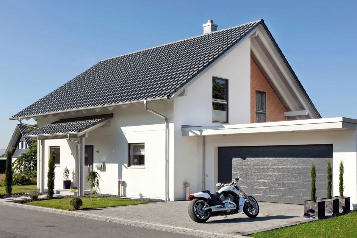 Plan E 15-146.1 - Ein Motorrad vor einem Haus geparkt - Haus