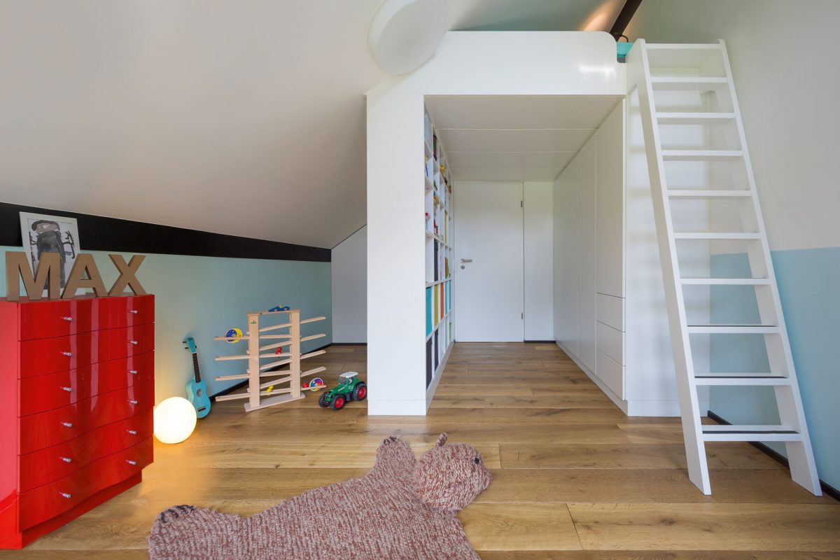HUF Haus Modum 6 - Ein Raum voller Möbel und Teppiche - Holzrahmen