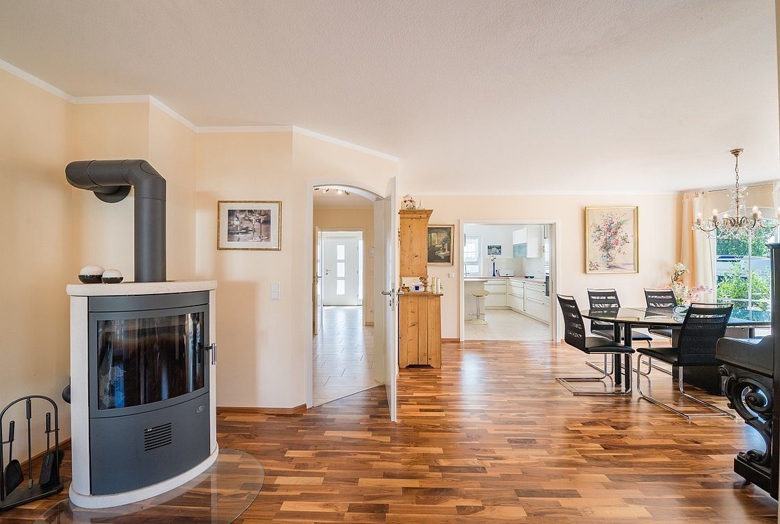 Kundenhaus Turin - Ein Wohnzimmer mit Möbeln und einem Kamin - Wohnzimmer
