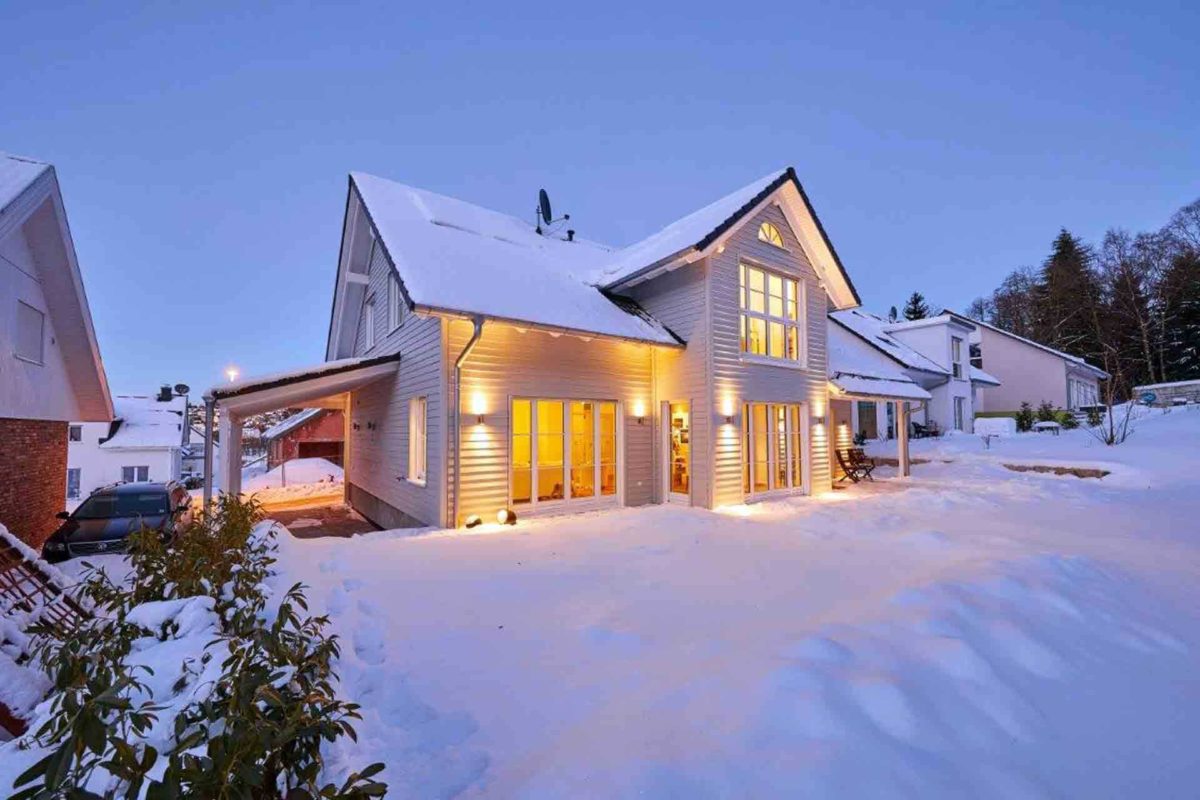 Einfamilienhaus Siebenbrunn - Ein Haus mit Schnee bedeckt - Haus