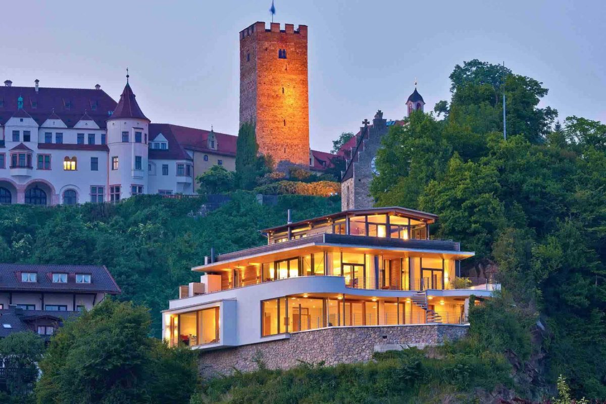 Haus Weitblick - Ein Schloss auf einem Gebäude - Haus