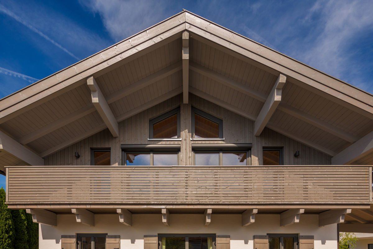 Musterhaus Tegernsee - Ein großes weißes Gebäude - Haus