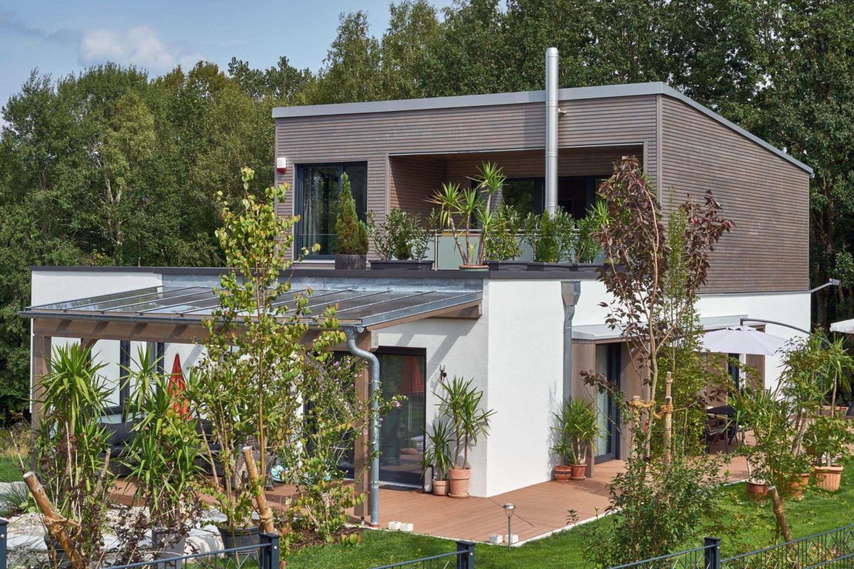 Haus Rodler - Ein Garten vor einem Haus - Die Architektur