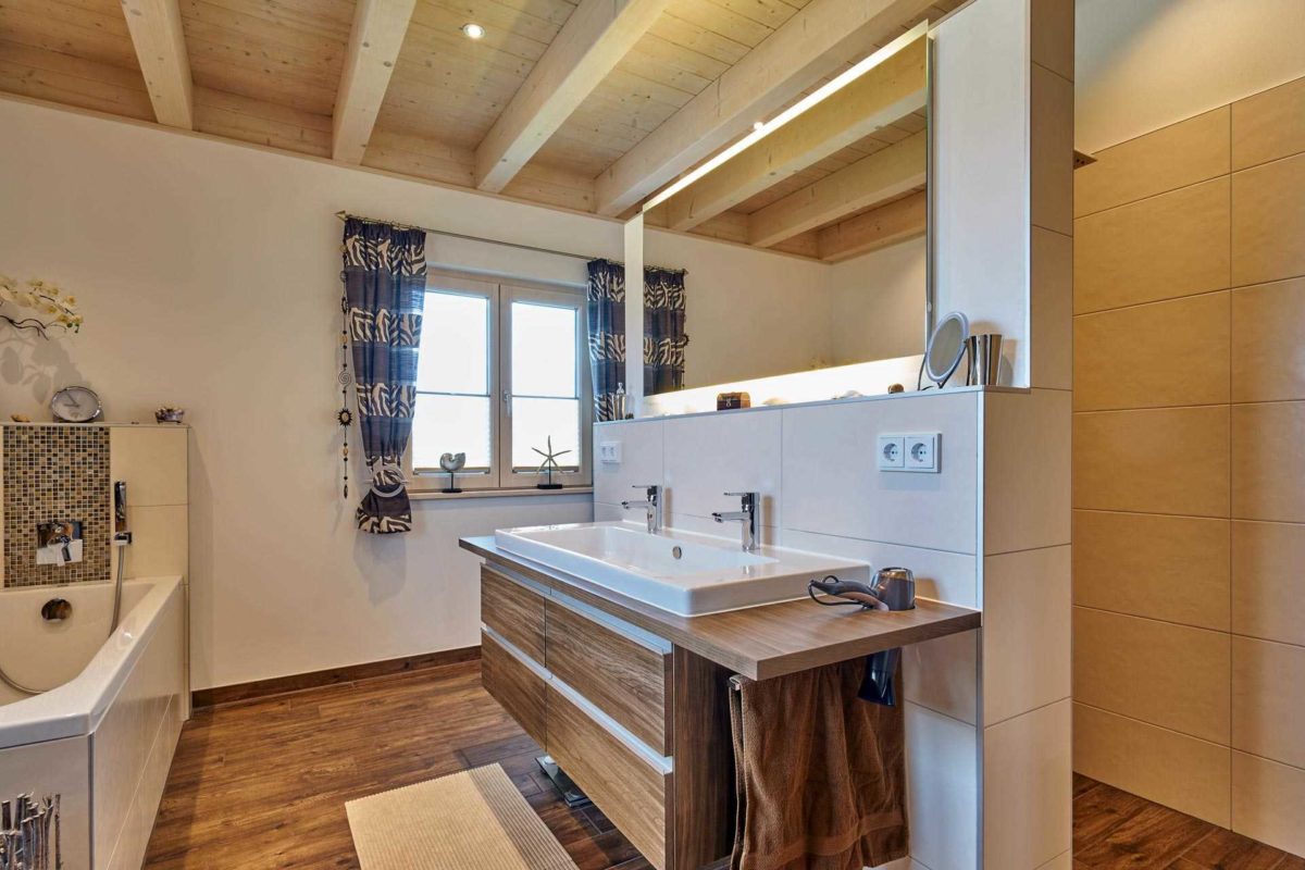 Haus Stefani - Eine küche mit waschbecken und fenster - Bad