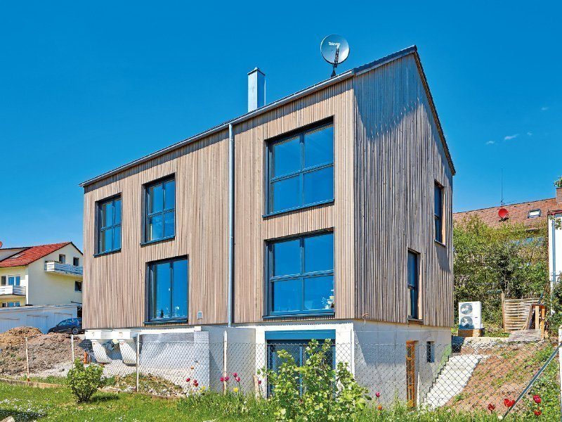 Haus Korntal - Ein Haus, das ein Schild an der Seite eines Gebäudes hat - Haus