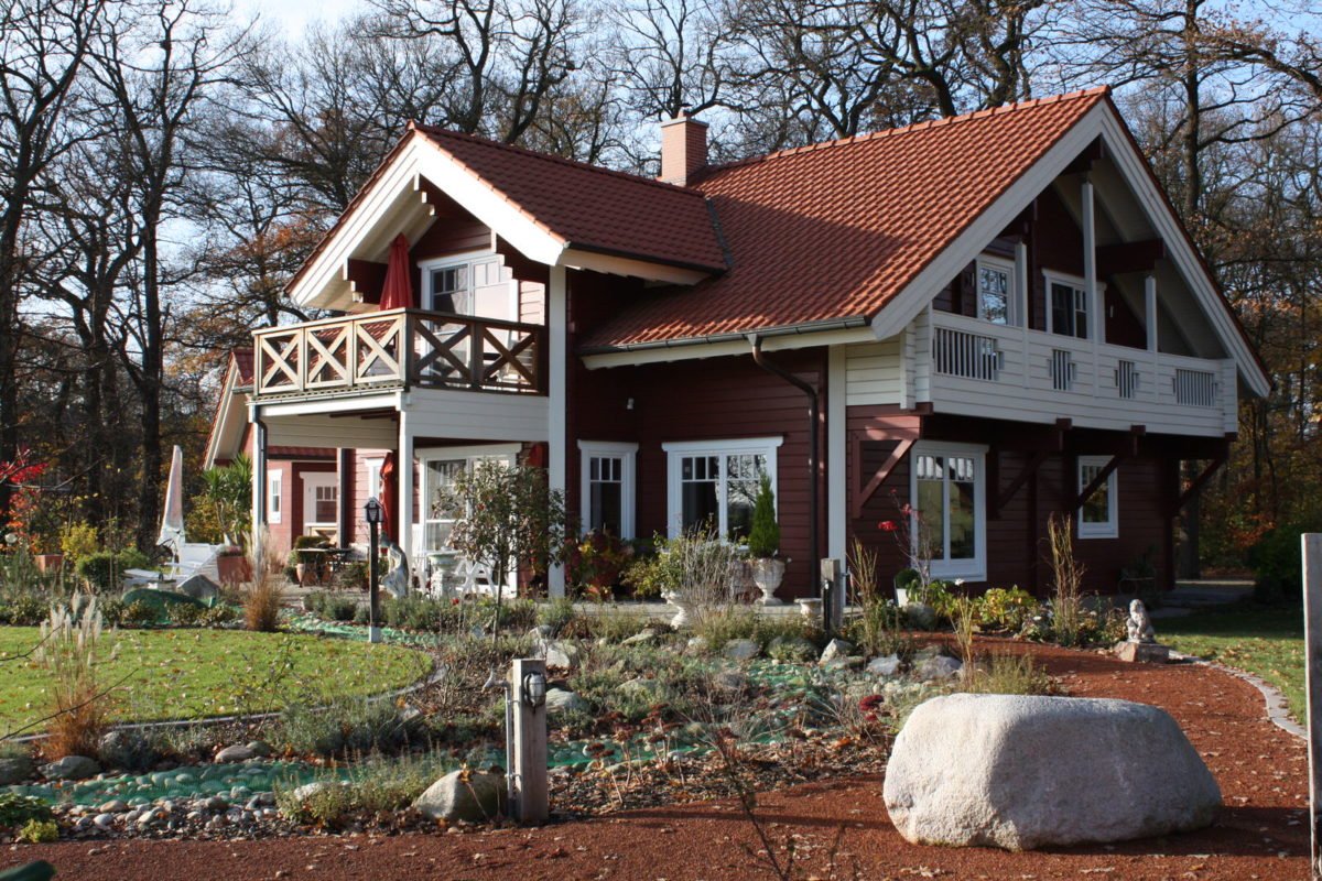 Schwedenhaus Bruns - Ein Garten vor einem Haus - Vorort