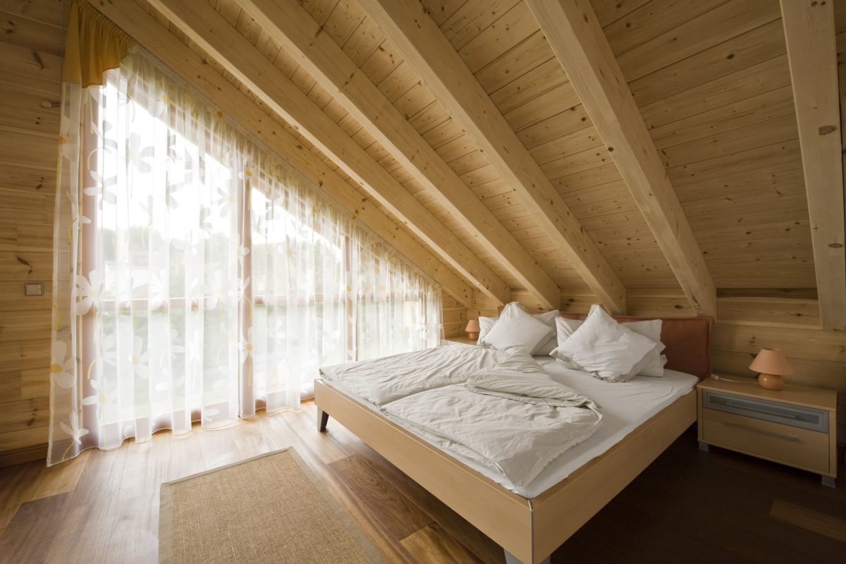 Haus Havelland - Ein Doppelbett in einem Zimmer - Bettrahmen