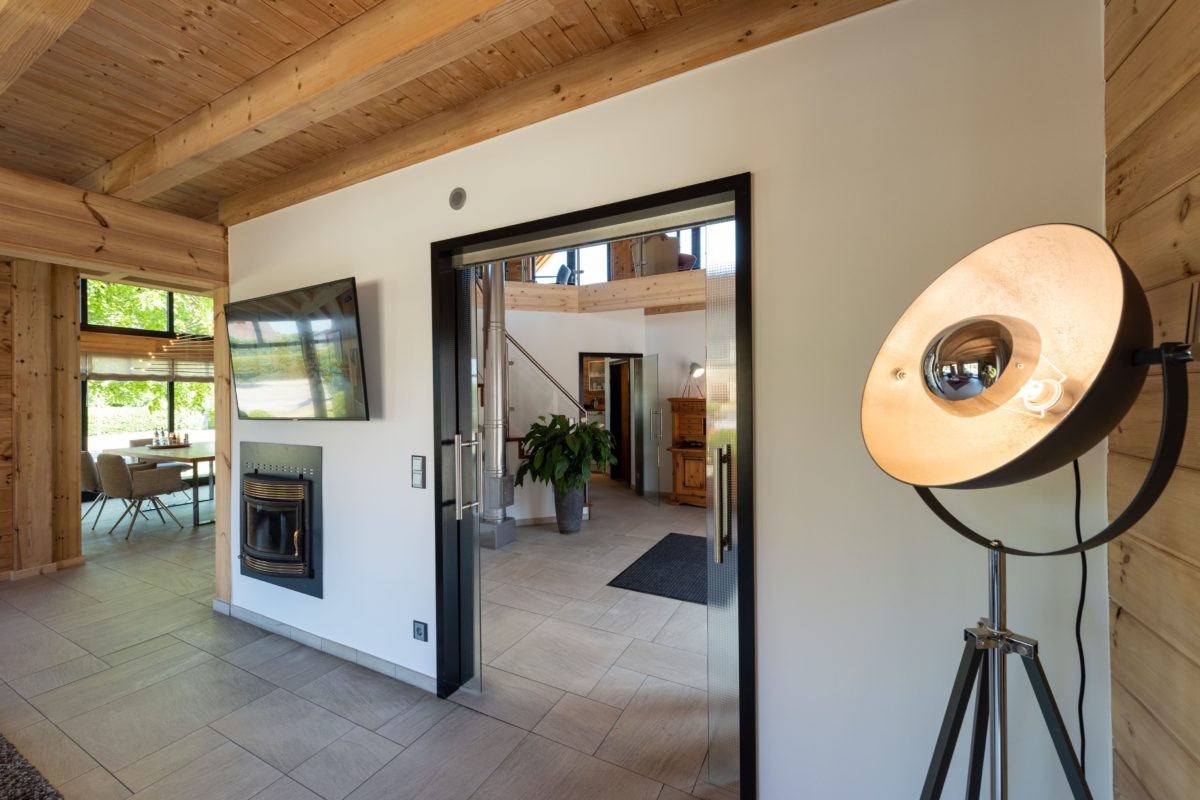Musterhaus Hohenlohe - Ein Raum mit einem großen Spiegel - Interior Design Services