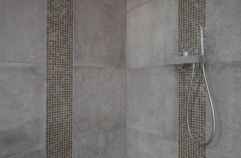 Musterhaus Bad Vilbel - Eine geflieste Dusche - Verbundwerkstoff