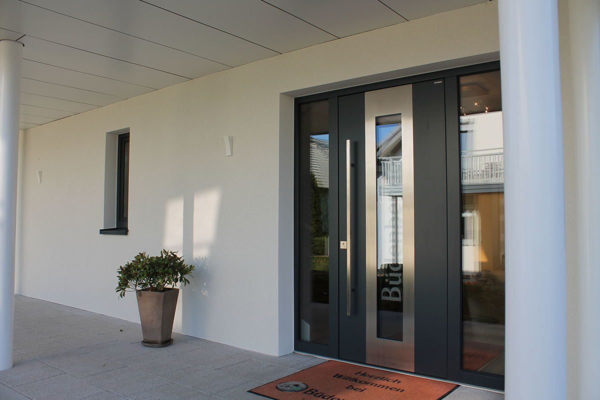 Florenzo - Ein Raum mit einem großen Fenster - Büdenbender Hausbau GmbH