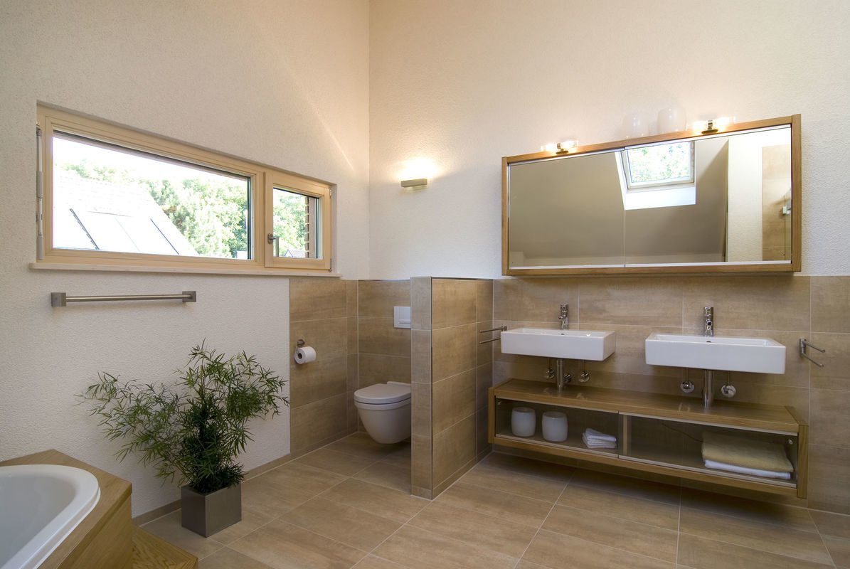 Design 168 - Ein zimmer mit waschbecken und spiegel - Bad