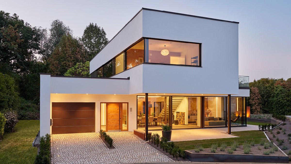 Core - Ein Haus, das ein Schild an der Seite eines Gebäudes hat - Luxhaus