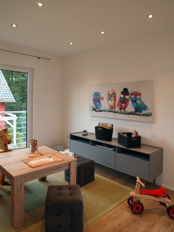 Da Capo Sonderplanung - Eine Küche mit einem Tisch in einem Raum - Interior Design Services