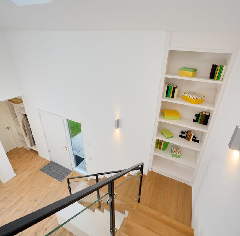 Haus Bad Vilbel - Ein weißer Kühlschrank mit Gefrierfach sitzt in einem Raum - Haus