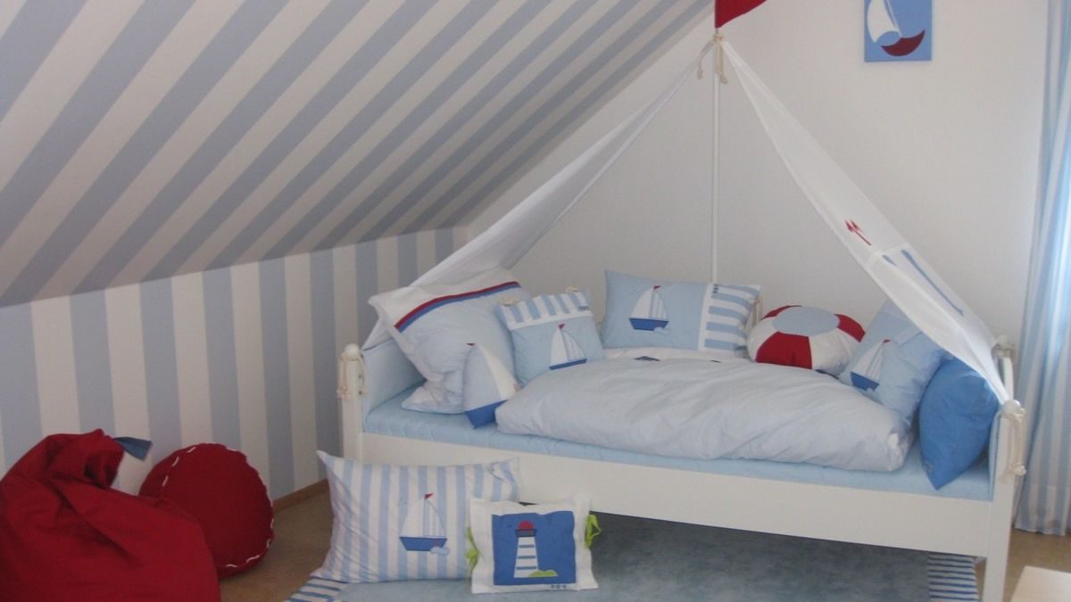 Jasmin K-095 - Ein Schlafzimmer mit einem Bett in einem Raum - Kinderbett