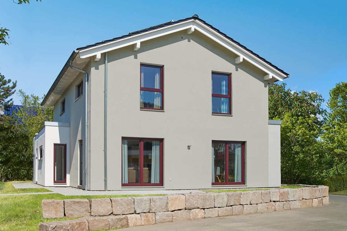 Musterhaus Mannheim - Ein kleines haus im hintergrund - Einfamilienhaus