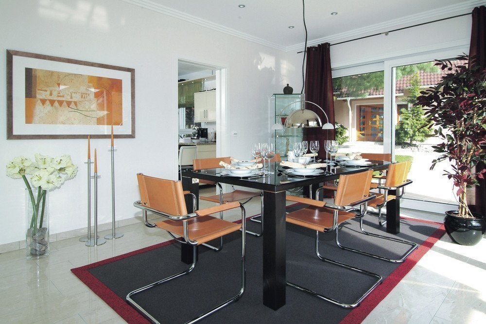 Villa mit Aussicht - Ein Esstisch - Interior Design Services