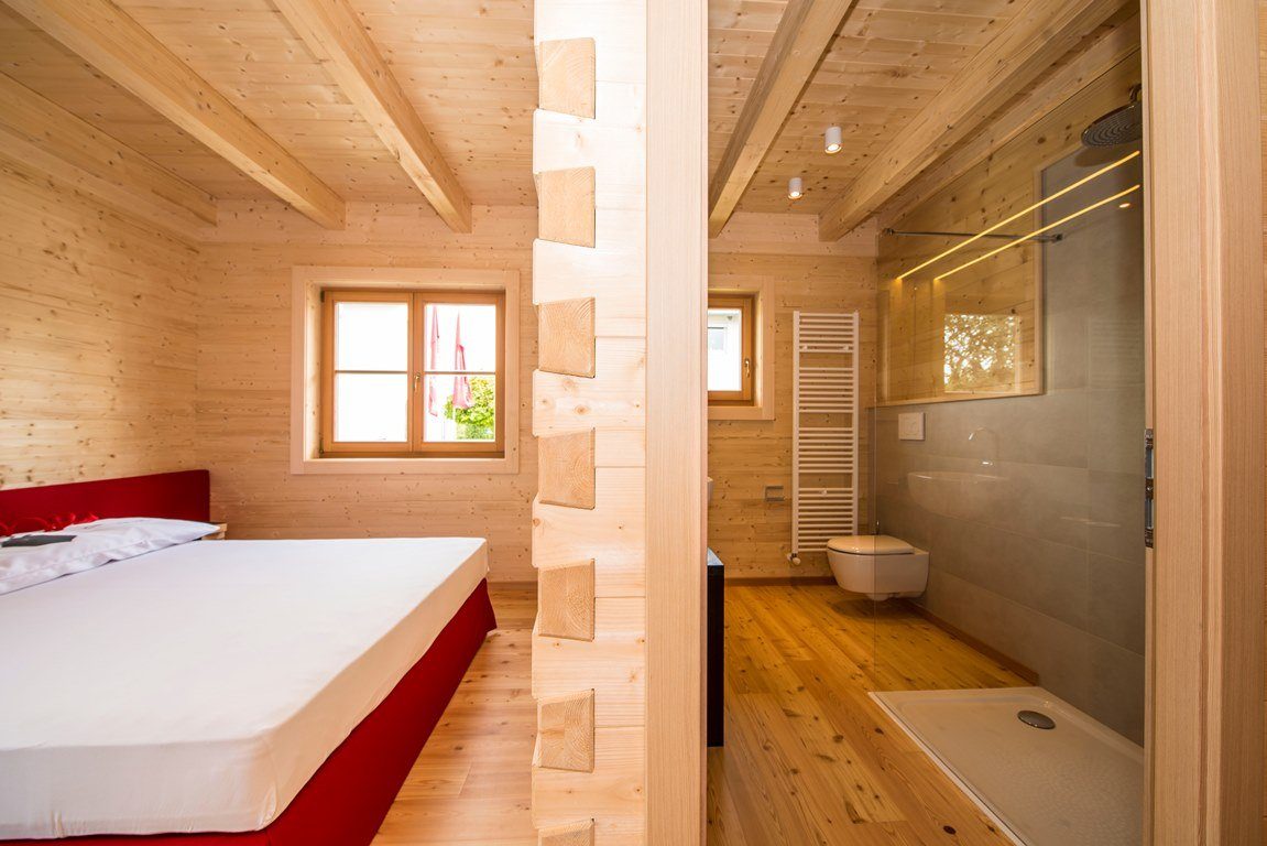 Clara - Ein Schlafzimmer mit Holzboden - Haus