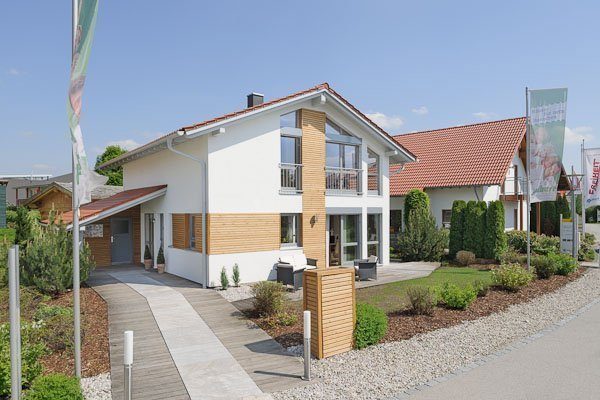 Musterhaus Poing - Eine Nahaufnahme einer Straße vor einem Haus - Albert-Haus GmbH & Co. KG