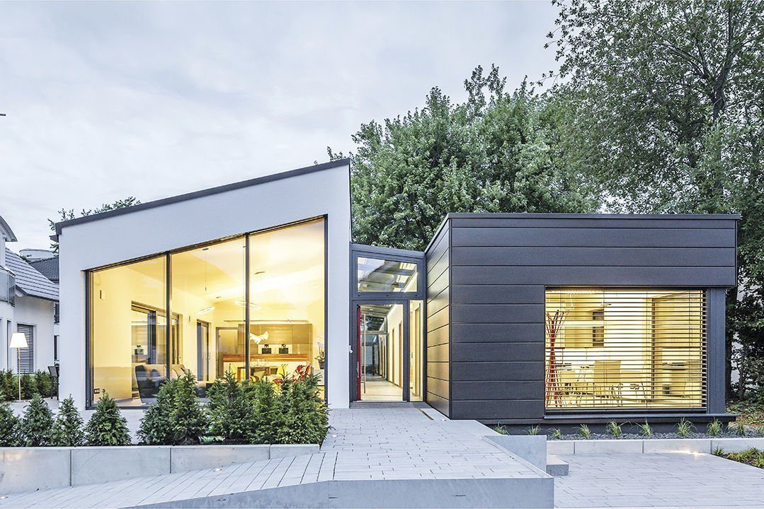 Musterhaus Fellbach Open - Eine Bank vor einem Gebäude - Luxhaus