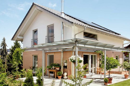 Plan E 15-131.1 - Eine gruppe von menschen vor einem haus - Haus