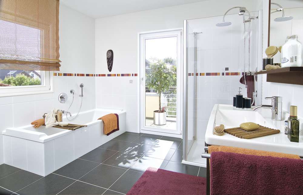 Stadtvilla Mannheim - Ein Schlafzimmer mit einem großen Spiegel - Bad