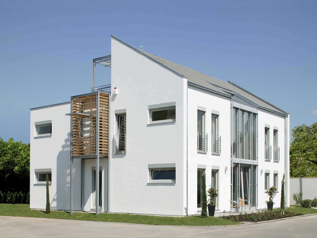 Musterhaus Mannheim - Ein großes weißes Gebäude - Haus