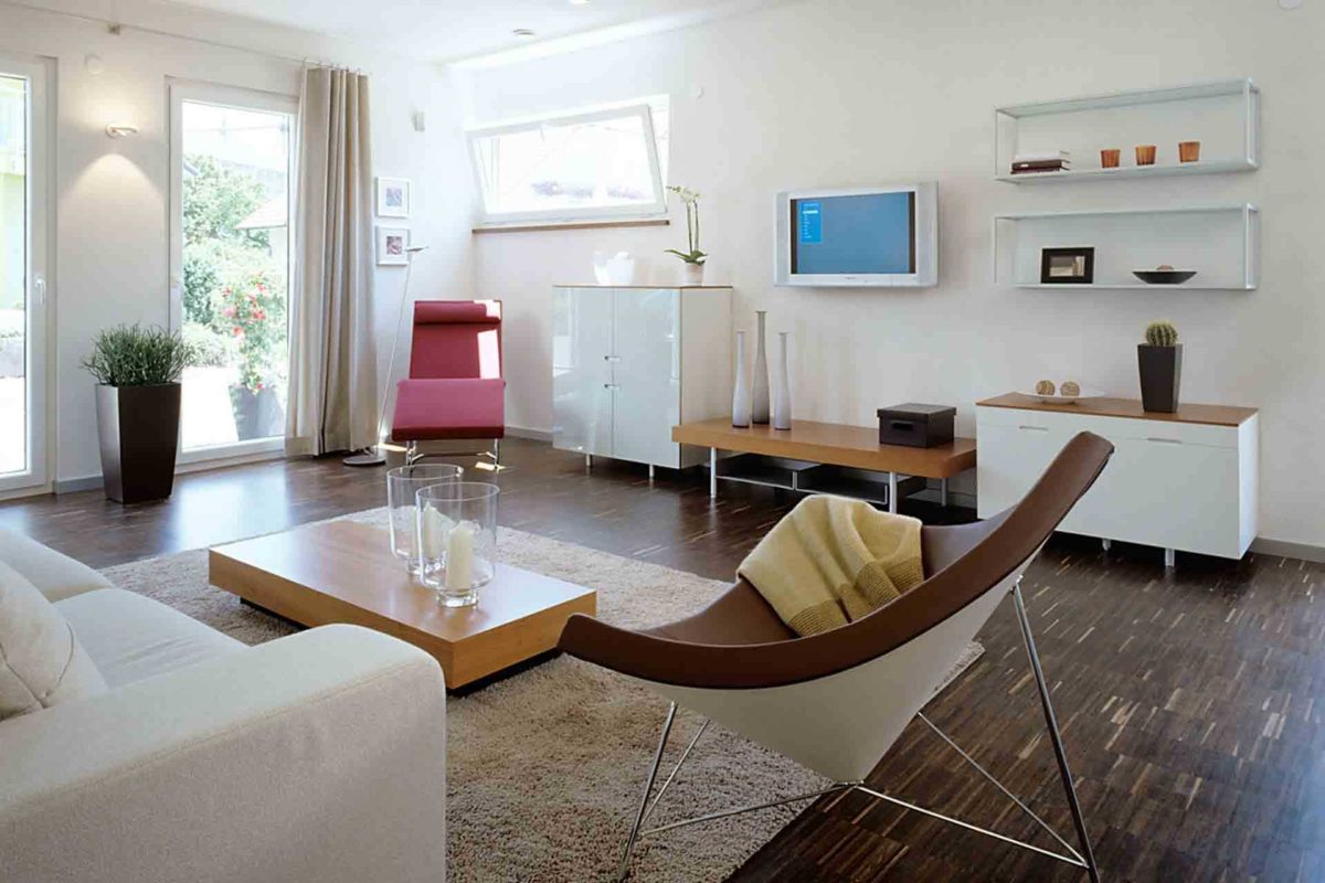 Musterhaus Mannheim - Ein Wohnzimmer mit Möbeln und einem Fernseher - LUXHAUS Musterhaus Mannheim