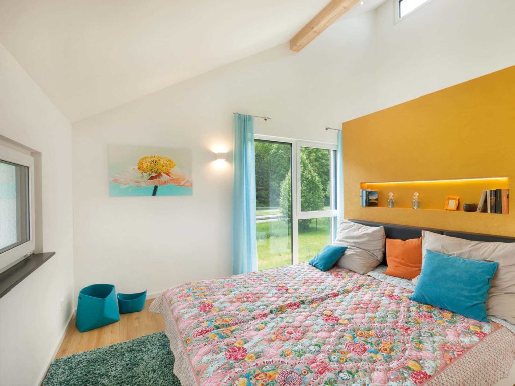 Musterhaus Günzburg - Ein Schlafzimmer mit einem Bett in einem Raum - Schlafzimmer