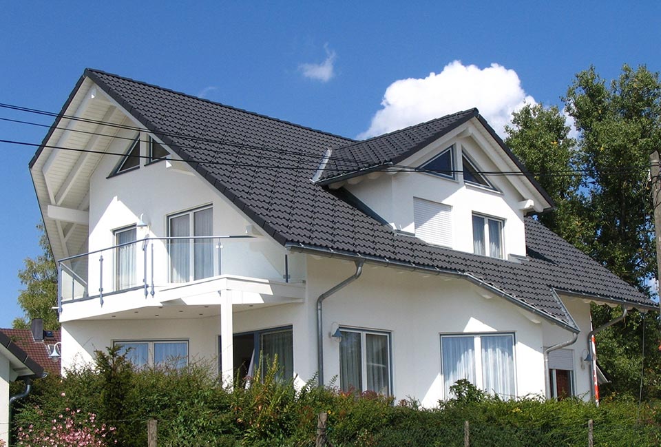 Automatisch gespeicherter Entwurf - Ein Haus mit Bäumen im Hintergrund - Villingen-Schwenningen