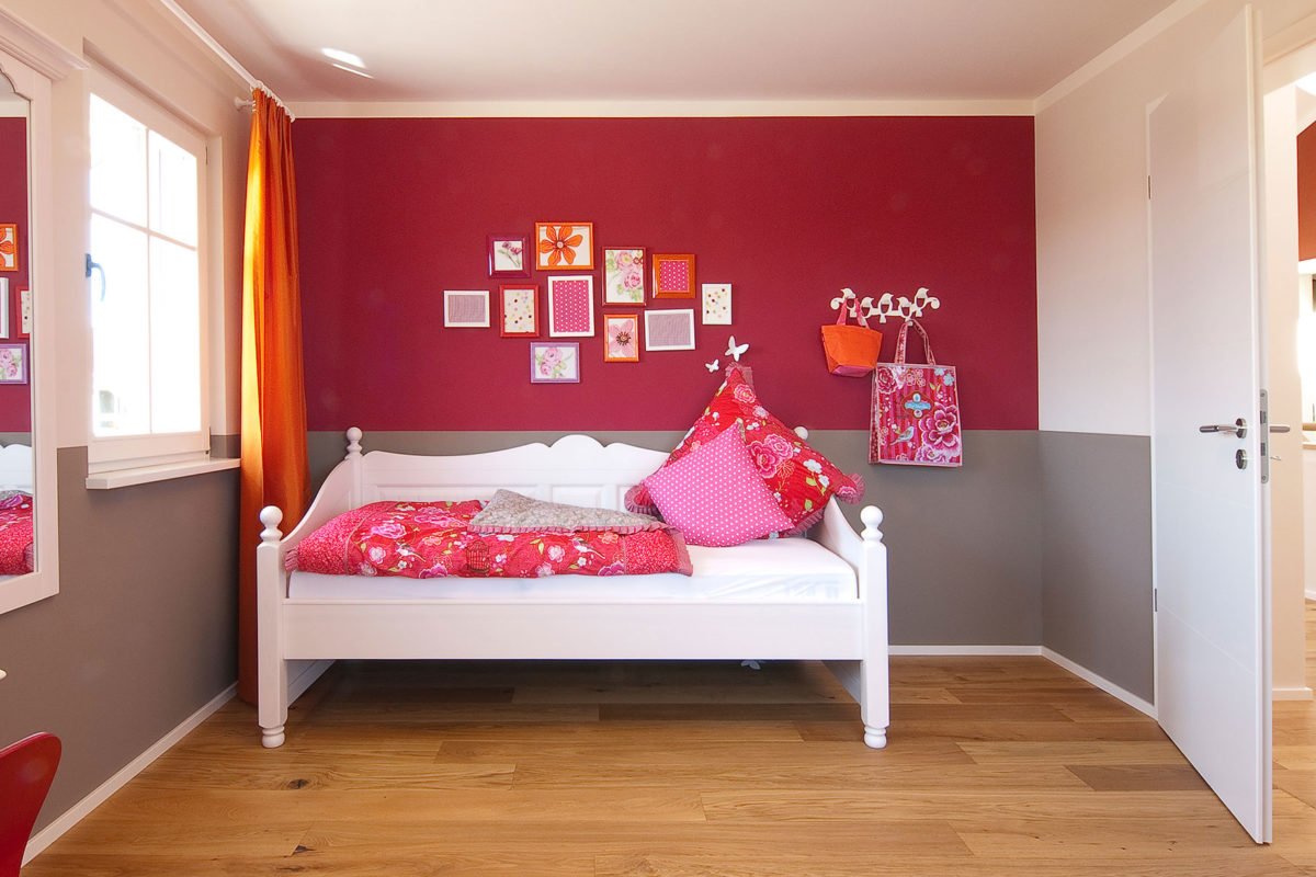 Haas D 112 A - Ein wohnzimmer mit rotem boden - Duplex