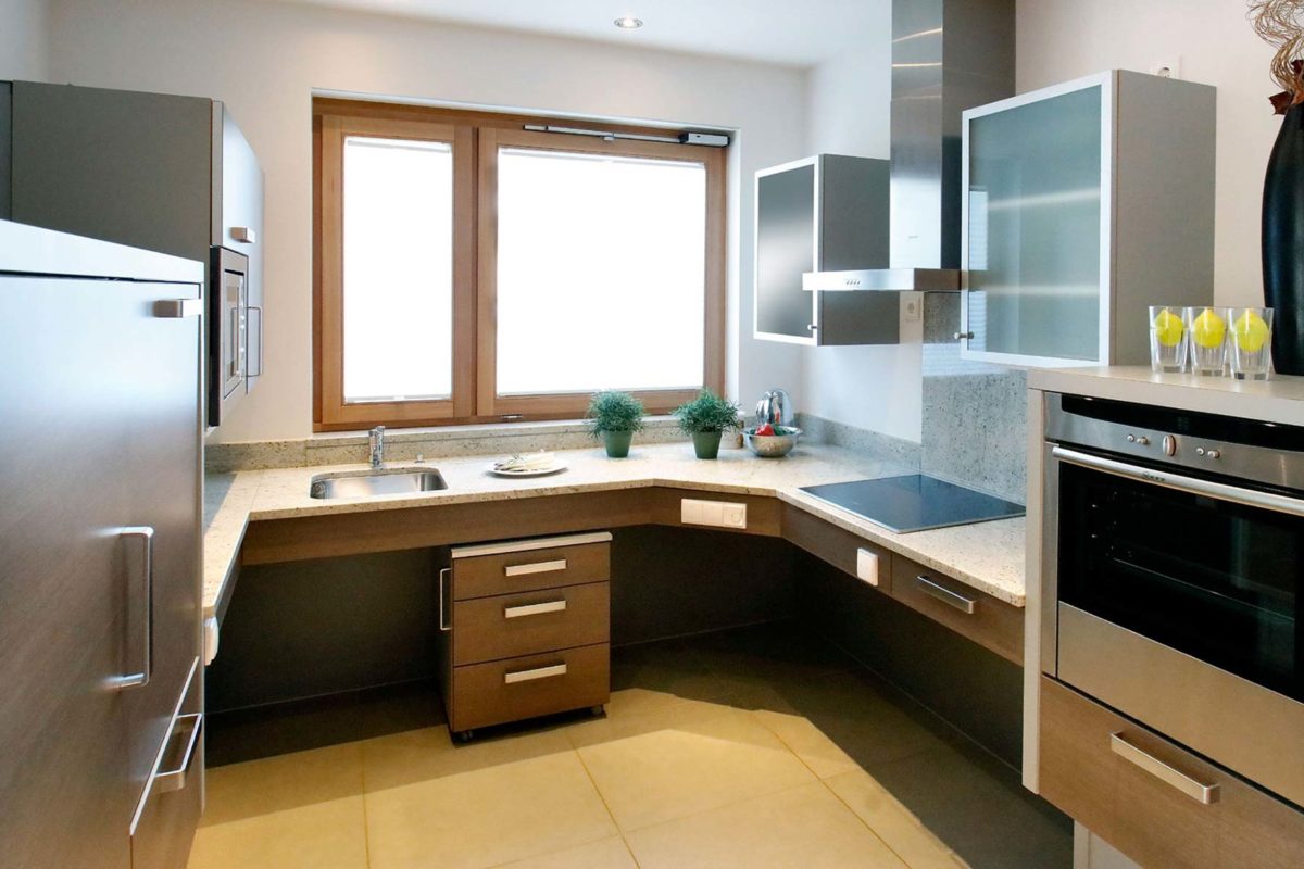 Haas D 112 A - Eine küche mit waschbecken und fenster - Duplex
