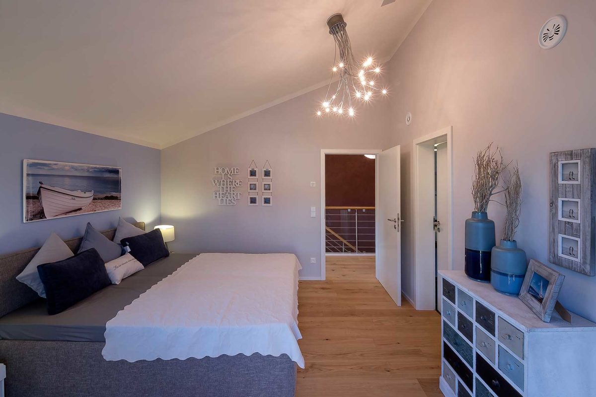 Haas S 155 B - Ein Schlafzimmer mit einem Bett in einem Raum - Interior Design Services