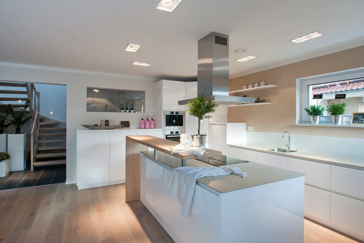 Automatisch gespeicherter Entwurf - Eine moderne Küche mit einer Insel mitten in einem Raum - Fertighaus
