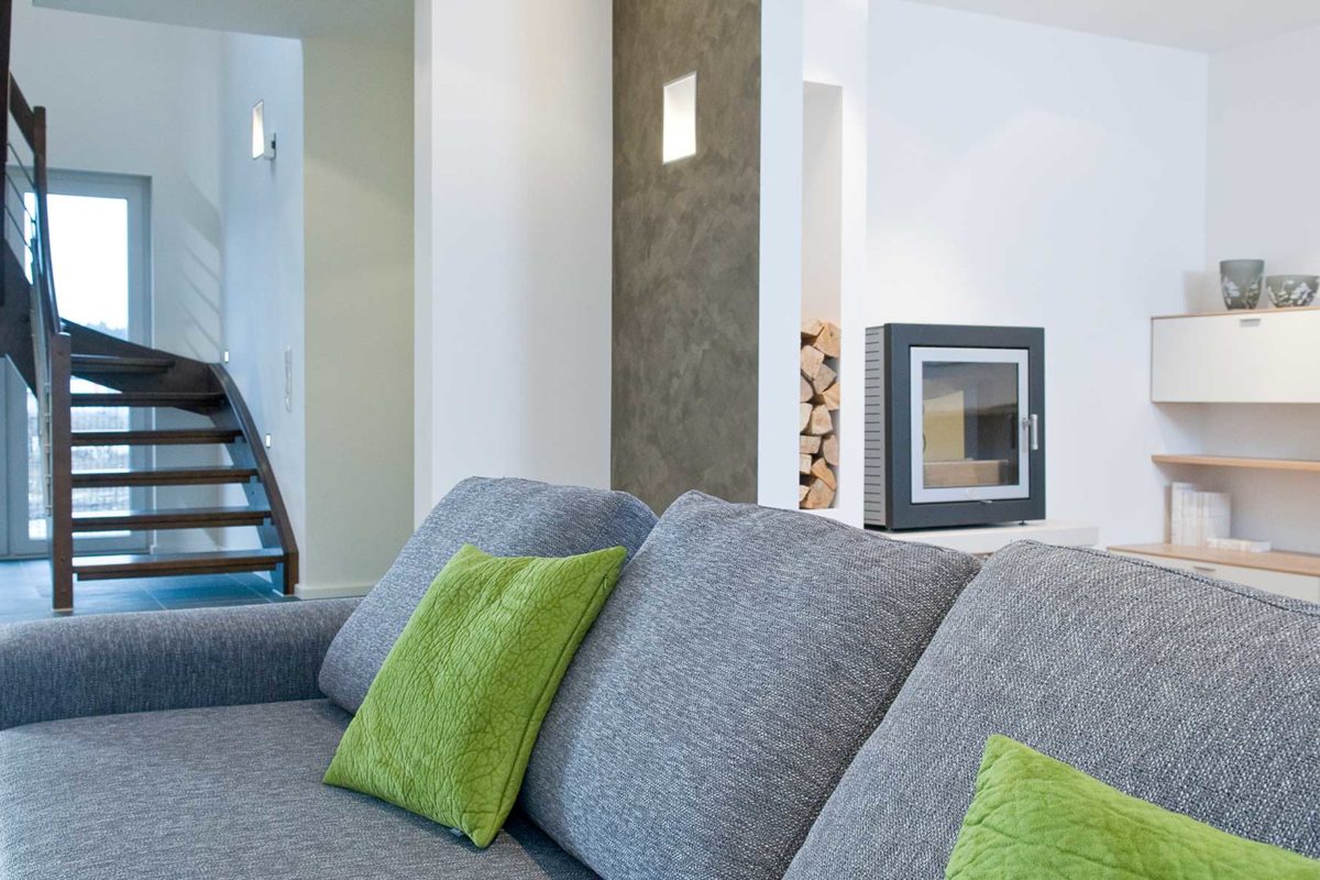 Haas S 154 D, Flachdach - Ein Wohnzimmer mit einer grünen Decke - Interior Design Services