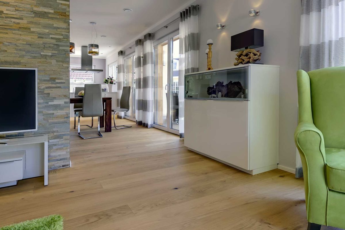 Haas O 140 A - Ein Wohnzimmer mit Möbeln und einem Kamin - Interior Design Services