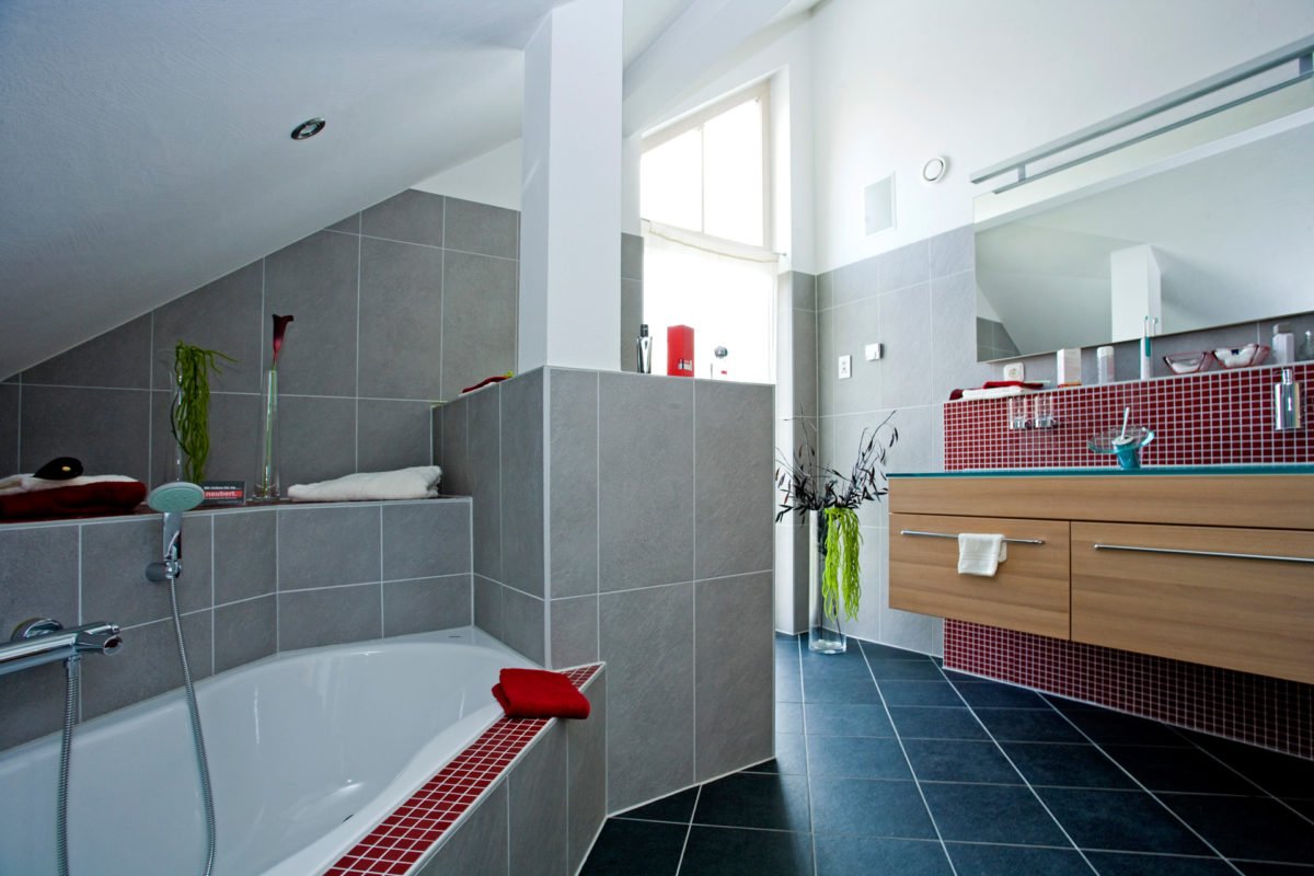 Automatisch gespeicherter Entwurf - Eine Küche mit Fliesenboden - Bad