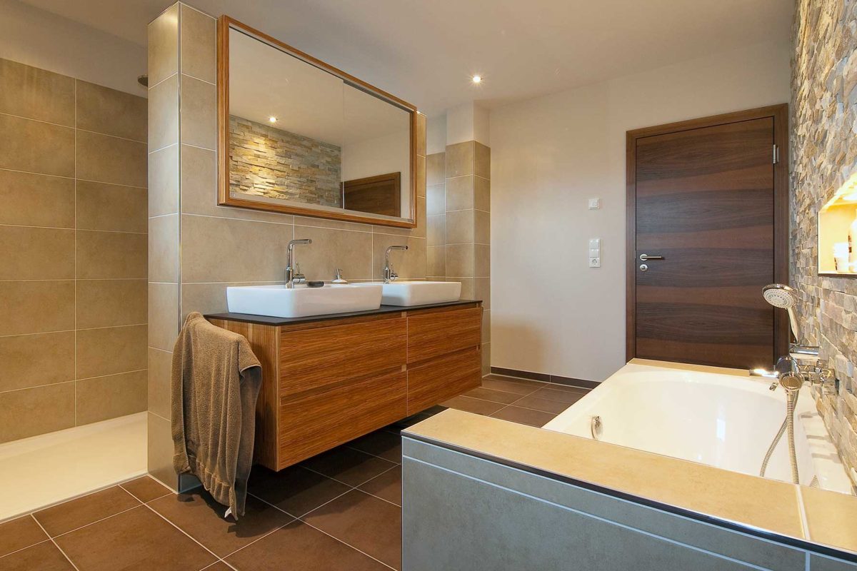 Automatisch gespeicherter Entwurf - Ein Schlafzimmer mit einem großen Spiegel - Bad