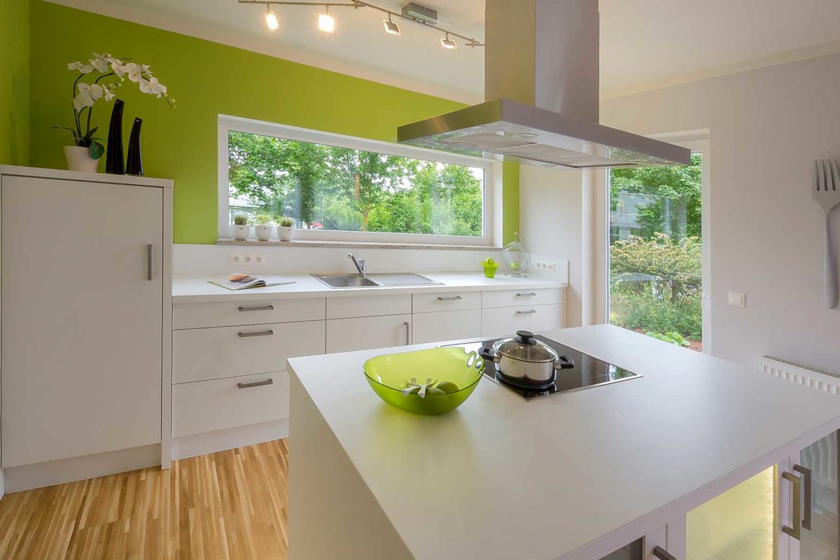 Automatisch gespeicherter Entwurf - Eine küche mit waschbecken und fenster - Interior Design Services