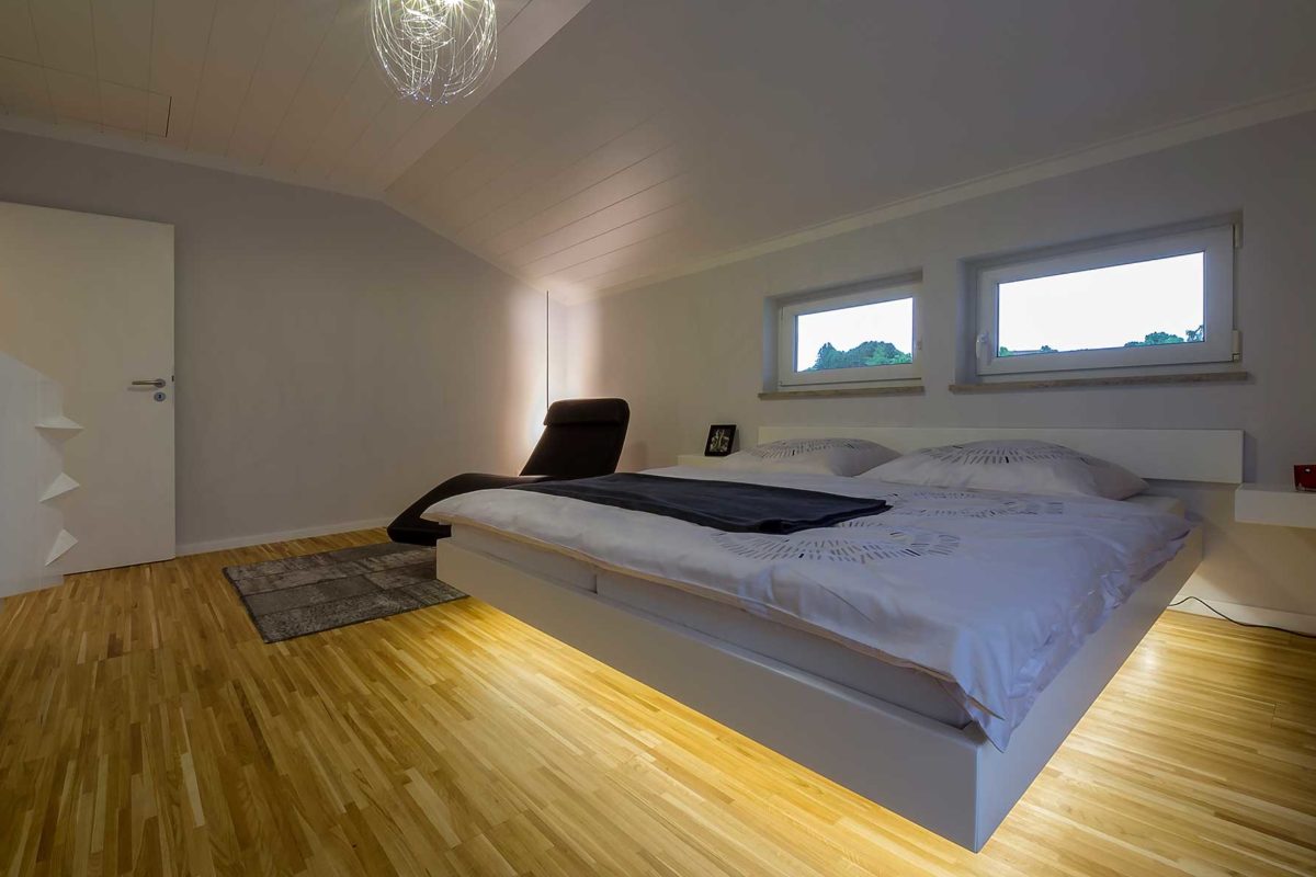 Haas Z 159 B - Ein Schlafzimmer mit einem Bett in einem Raum - Haus