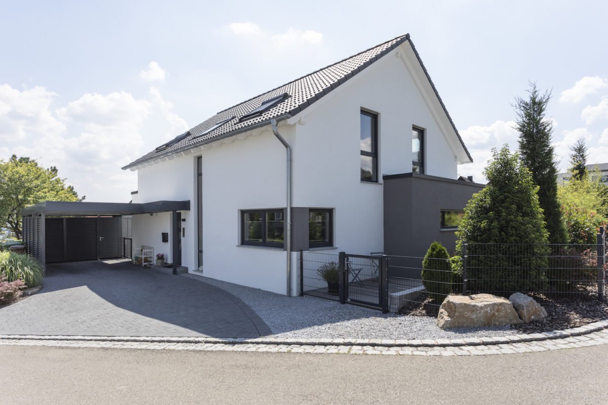 Haus Goebel - Ein Haus am Straßenrand - Fassade