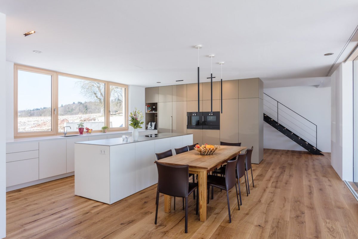 Landhaus Wolfenbrueck - Ein Zimmer mit Holzboden - Interior Design Services